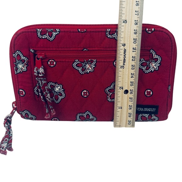 Vera Bradley Mesa Red Paisley Bandana Zip Around Quilted Wallet‎ Wristlet - Picture 4 of 13